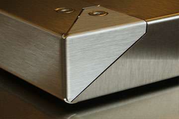 精密钣金折弯弯曲工艺中的决定因素有哪些?-中山哈尔滨敬轩运动鞋类有限公司